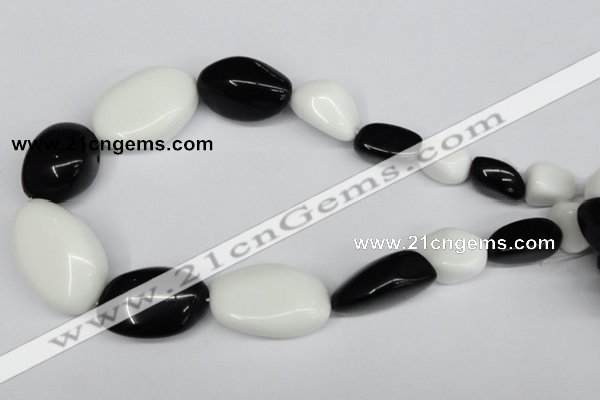 CNG88 15.5 inches 13*18mm - 25*35mm nuggets black & white agate beads