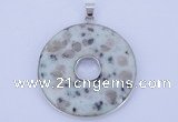 NGP615 5pcs 6*41mm kiwi stone with brass setting donut pendants